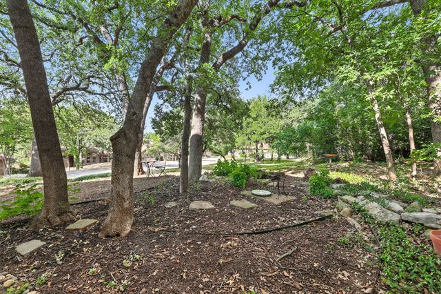 5902 Chimney Wood Circle, Fort Worth, TX 76112