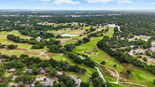5902 Chimney Wood Circle, Fort Worth, TX 76112