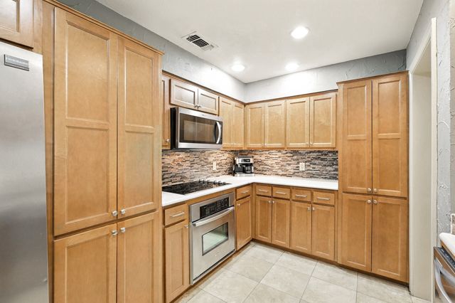 5902 Chimney Wood Circle, Fort Worth, TX 76112