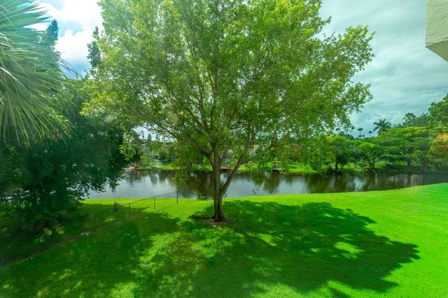 12524 SHORELINE Drive 302, Wellington, FL 33414