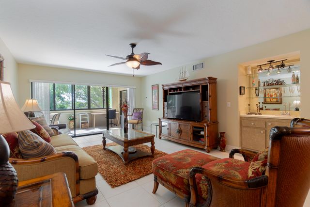 12524 SHORELINE Drive 302, Wellington, FL 33414