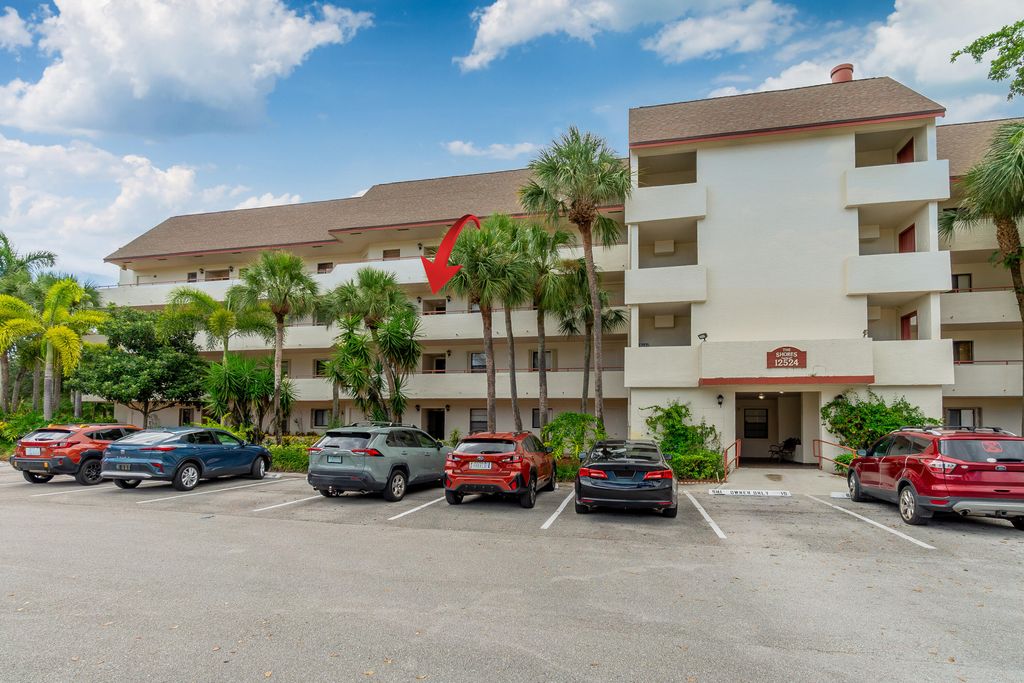 12524 SHORELINE Drive 302, Wellington, FL 33414