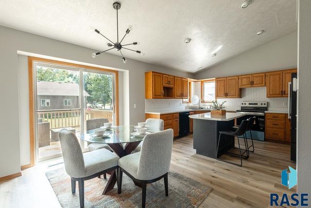 4421 E 38th St Street, Sioux Falls, SD 57103