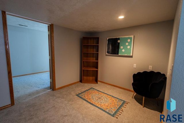 4421 E 38th St Street, Sioux Falls, SD 57103
