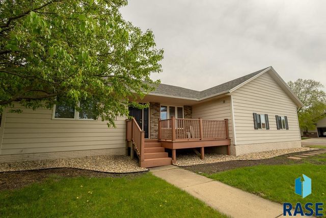 4421 E 38th St Street, Sioux Falls, SD 57103
