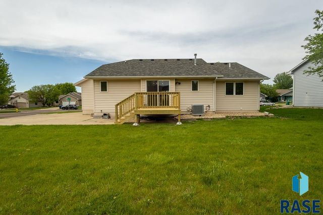 4421 E 38th St Street, Sioux Falls, SD 57103