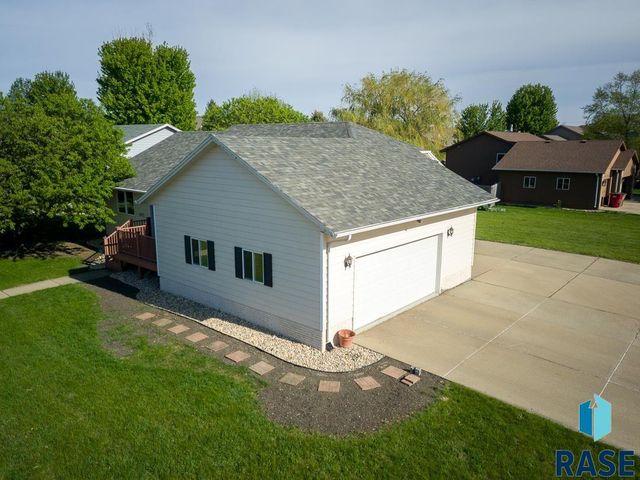 4421 E 38th St Street, Sioux Falls, SD 57103
