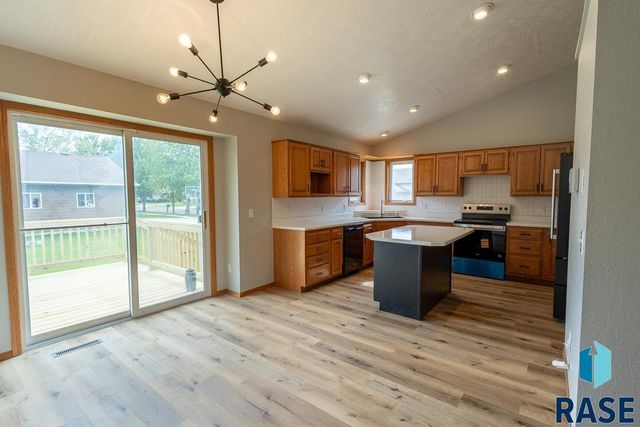 4421 E 38th St Street, Sioux Falls, SD 57103