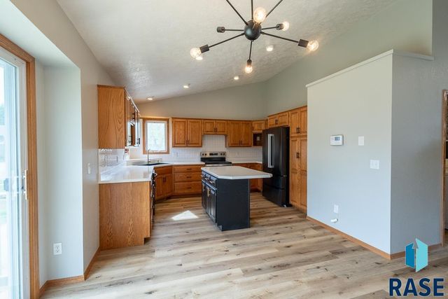 4421 E 38th St Street, Sioux Falls, SD 57103