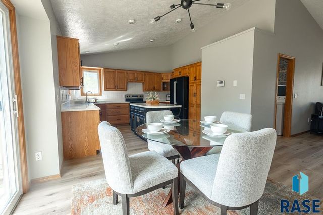 4421 E 38th St Street, Sioux Falls, SD 57103