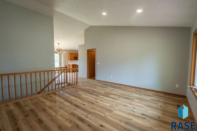 4421 E 38th St Street, Sioux Falls, SD 57103