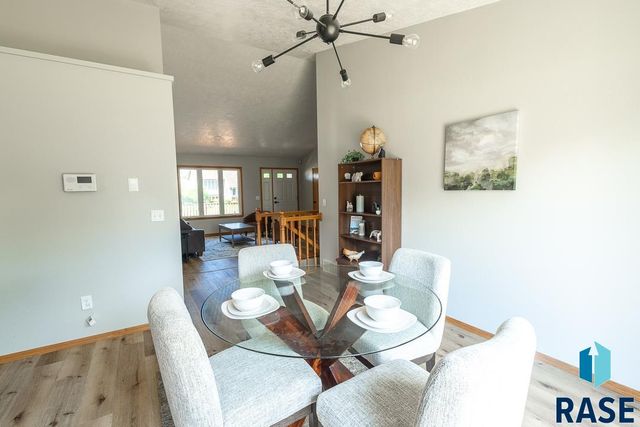 4421 E 38th St Street, Sioux Falls, SD 57103