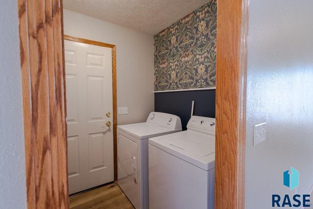 4421 E 38th St Street, Sioux Falls, SD 57103