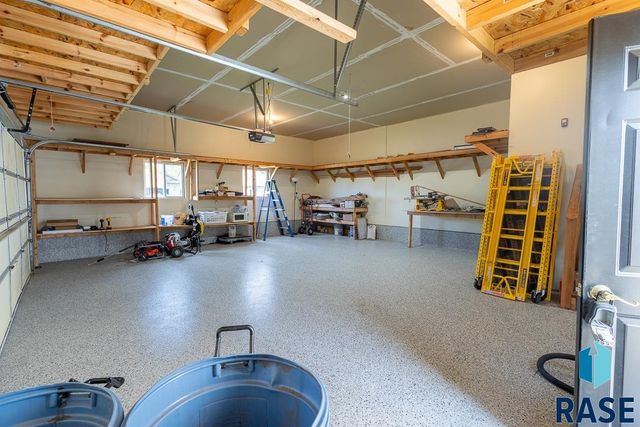 4421 E 38th St Street, Sioux Falls, SD 57103