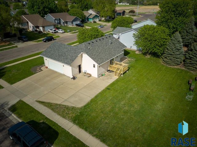 4421 E 38th St Street, Sioux Falls, SD 57103