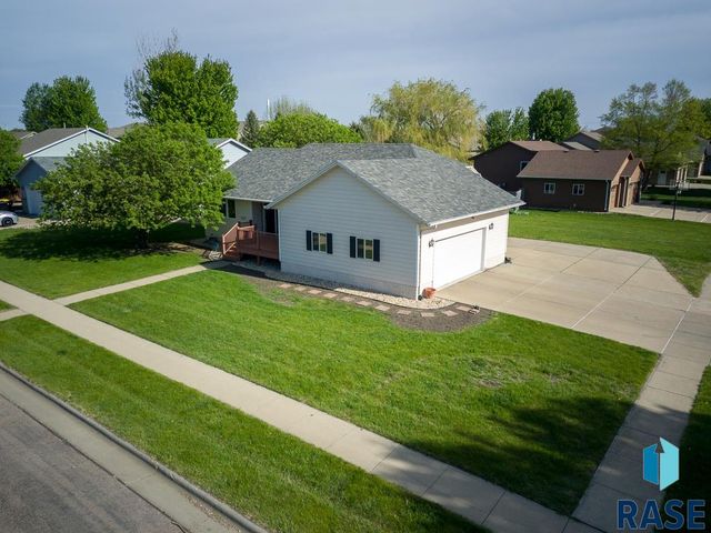 4421 E 38th St Street, Sioux Falls, SD 57103
