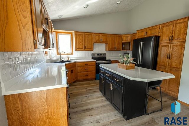 4421 E 38th St Street, Sioux Falls, SD 57103