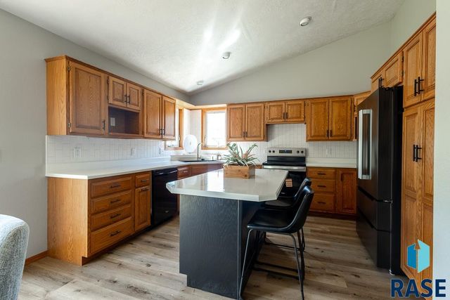 4421 E 38th St Street, Sioux Falls, SD 57103