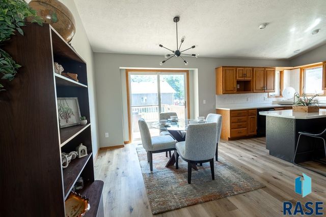 4421 E 38th St Street, Sioux Falls, SD 57103