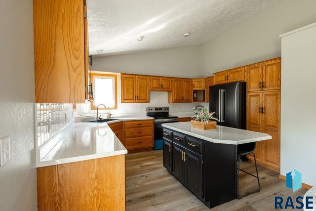 4421 E 38th St Street, Sioux Falls, SD 57103