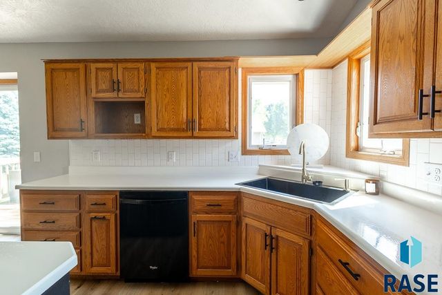 4421 E 38th St Street, Sioux Falls, SD 57103