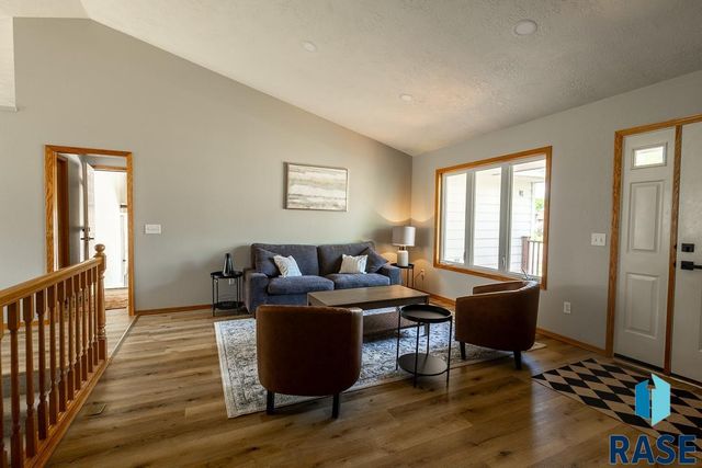 4421 E 38th St Street, Sioux Falls, SD 57103