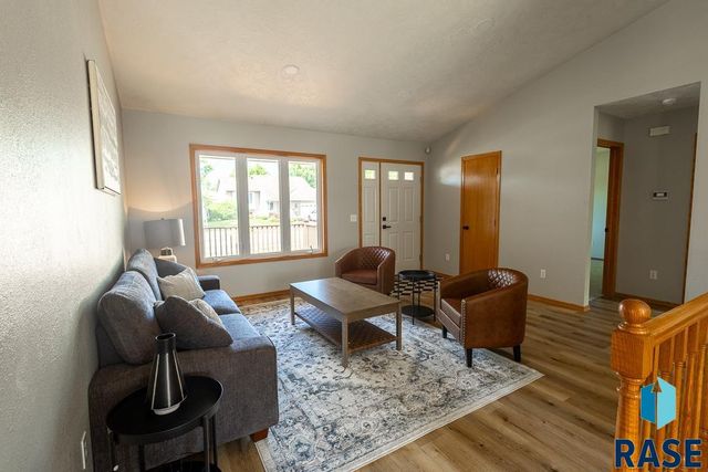4421 E 38th St Street, Sioux Falls, SD 57103