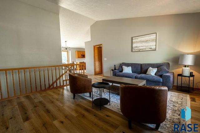 4421 E 38th St Street, Sioux Falls, SD 57103
