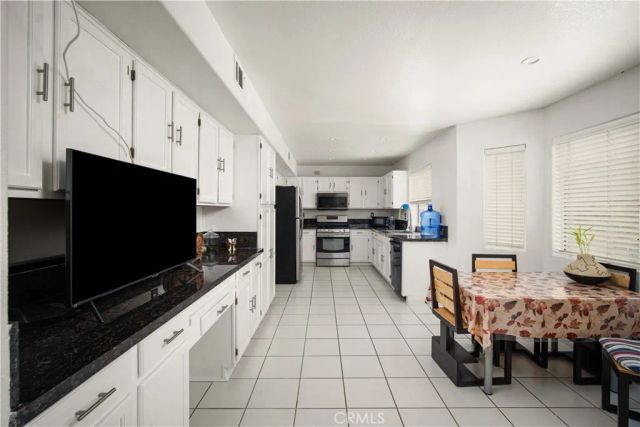 906 Devonshire, Bakersfield, CA 93312