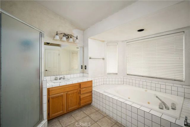 906 Devonshire, Bakersfield, CA 93312