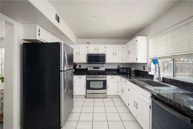906 Devonshire, Bakersfield, CA 93312