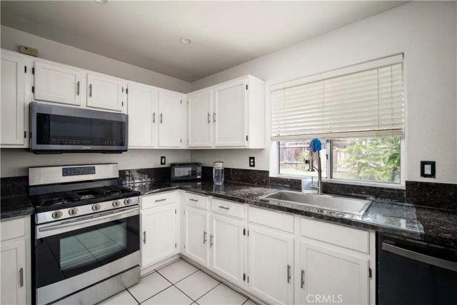 906 Devonshire, Bakersfield, CA 93312