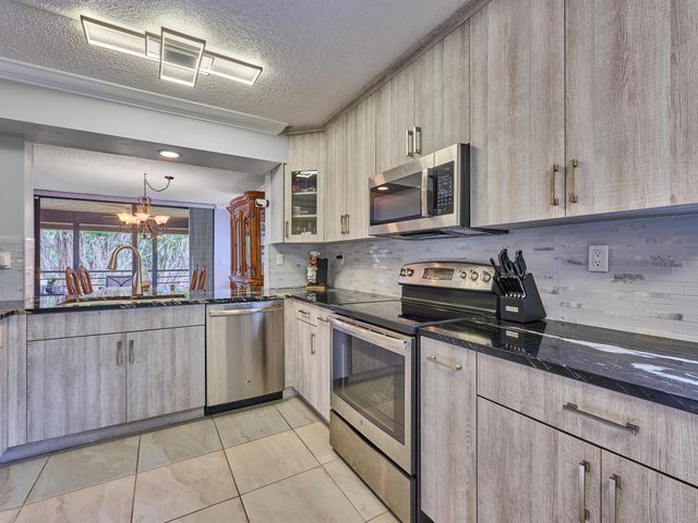 11262 Green Lake Drive 204, Boynton Beach, FL 33437