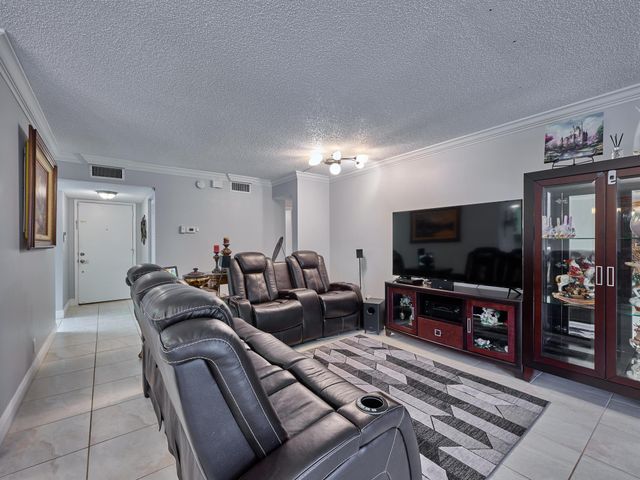 11262 Green Lake Drive 204, Boynton Beach, FL 33437