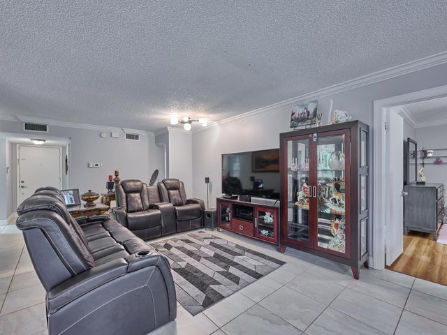 11262 Green Lake Drive 204, Boynton Beach, FL 33437