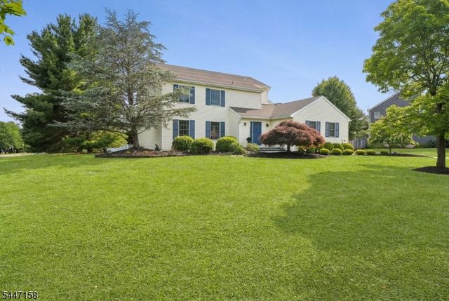 1 Witzling Ct, Raritan Twp., NJ 08822
