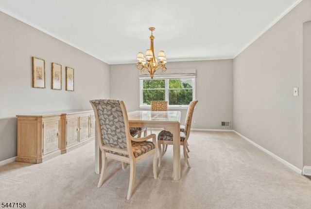 1 Witzling Ct, Raritan Twp., NJ 08822