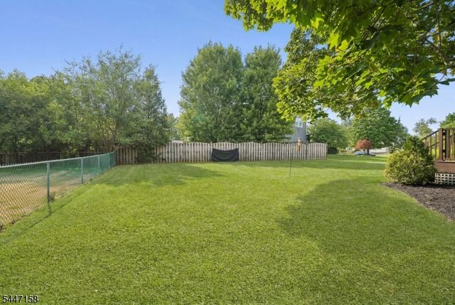 1 Witzling Ct, Raritan Twp., NJ 08822
