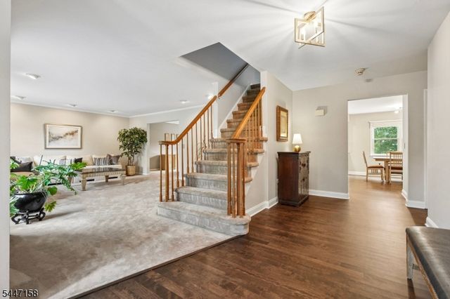 1 Witzling Ct, Raritan Twp., NJ 08822