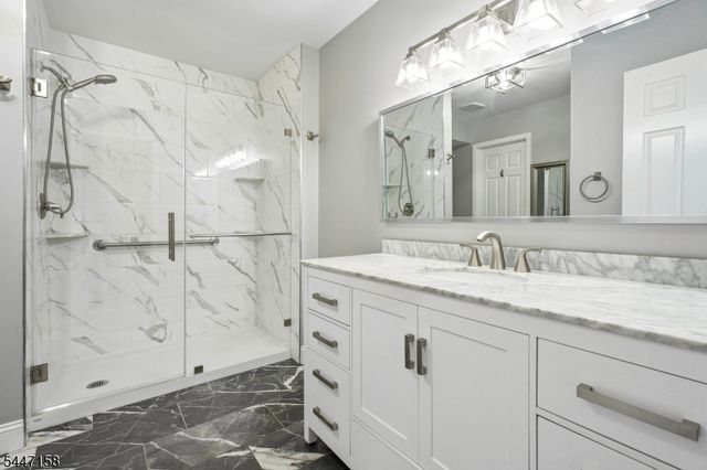 1 Witzling Ct, Raritan Twp., NJ 08822