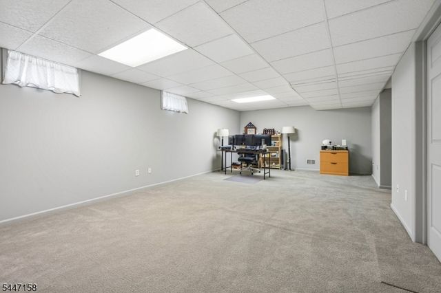 1 Witzling Ct, Raritan Twp., NJ 08822