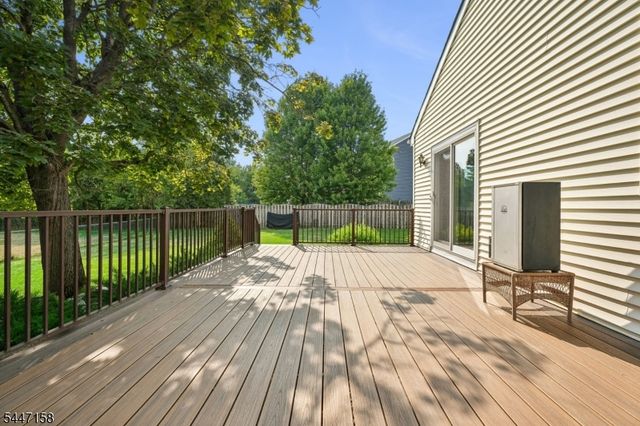 1 Witzling Ct, Raritan Twp., NJ 08822
