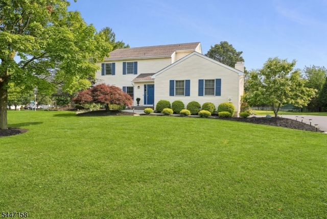 1 Witzling Ct, Raritan Twp., NJ 08822