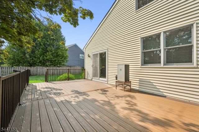 1 Witzling Ct, Raritan Twp., NJ 08822