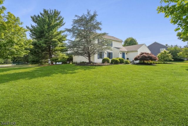 1 Witzling Ct, Raritan Twp., NJ 08822