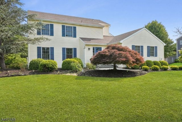 1 Witzling Ct, Raritan Twp., NJ 08822