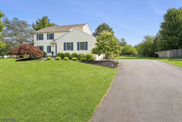 1 Witzling Ct, Raritan Twp., NJ 08822