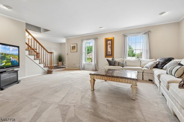 1 Witzling Ct, Raritan Twp., NJ 08822