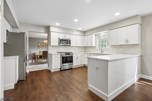 1 Witzling Ct, Raritan Twp., NJ 08822