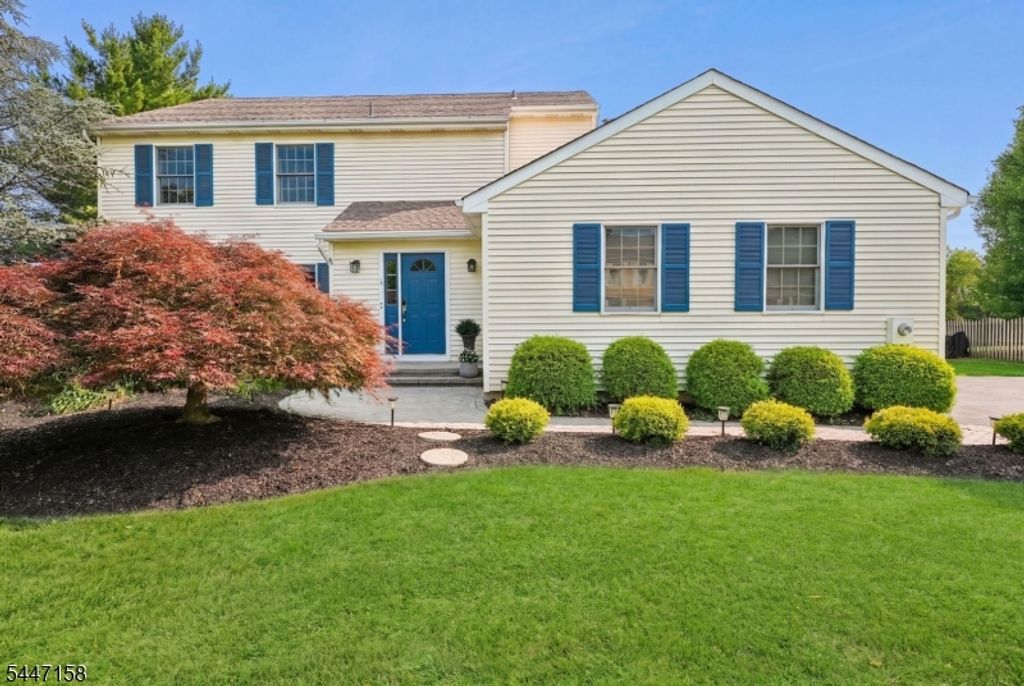1 Witzling Ct, Raritan Twp., NJ 08822